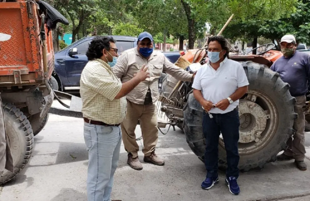 Gustavo Sáenz supervisó las obras que se están realizando en El Carril