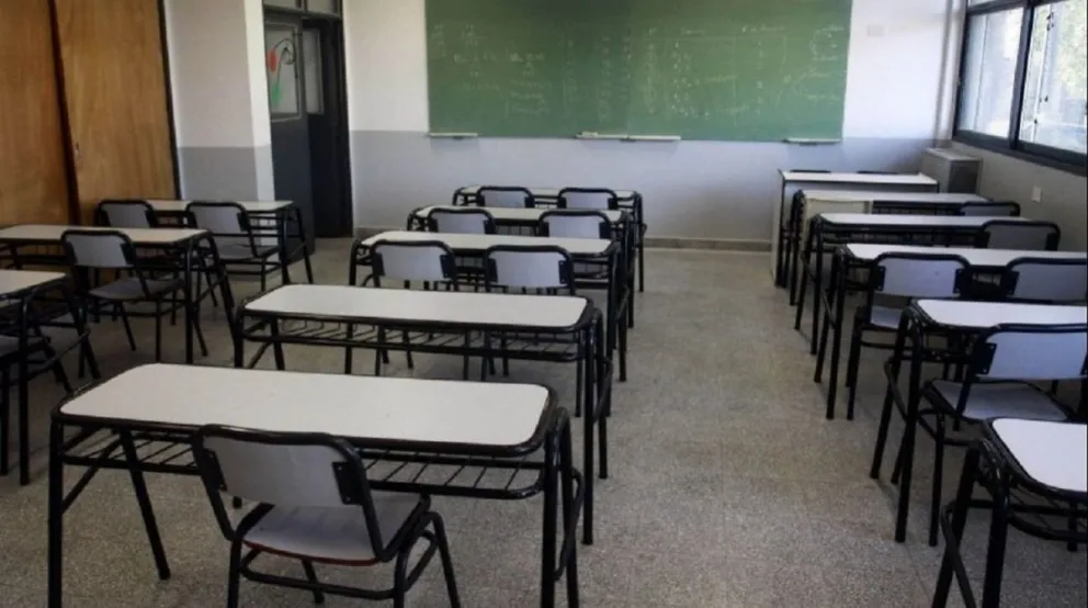 Varios estudiantes descompuestos: se pusieron a fumigar en medio de clases
