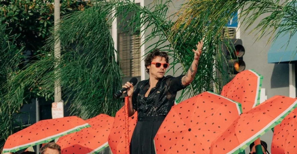 Harry Styles abraza un nuevo logro con ‘Watermelon Sugar’ y sus fans revolucionaron todo
