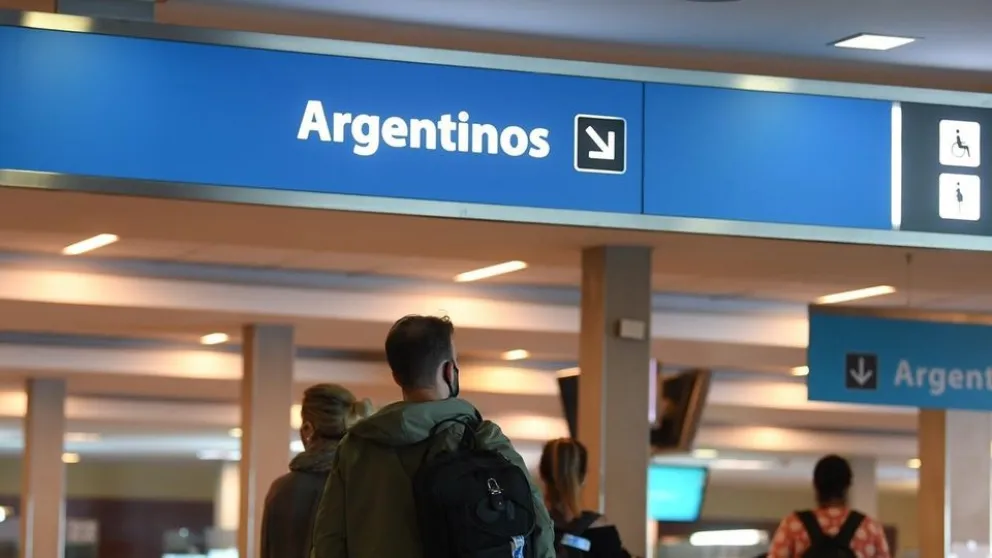 Reino Unido prohíbe la llegada de vuelos desde Argentina