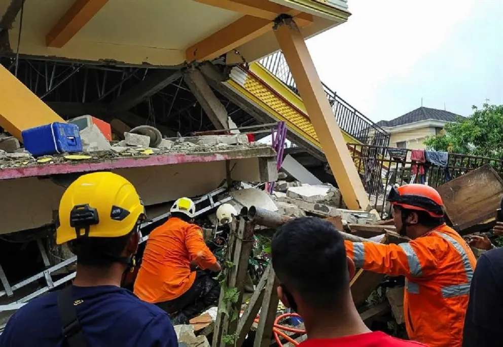 Fuerte sismo y terror: más de 30 muertos y 600 heridos por un temblor de 6,2 grados en Indonesia