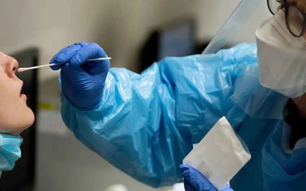 Coronavirus en el mundo: podrían dejar atrás los hisopados para detectar nuevos contagios