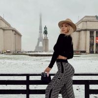 "Bailando bajo la nieve": Wanda Nara disfrutó del clima con la Torre Eiffel de fondo