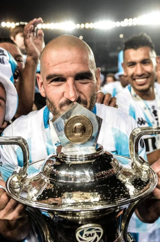 Lisandro López anunciará que se va de Racing
