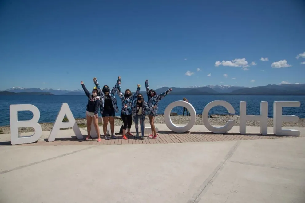 Viaje de egresados sale mal: más de 40 alumnos de un colegio regresaron de Bariloche con coronavirus