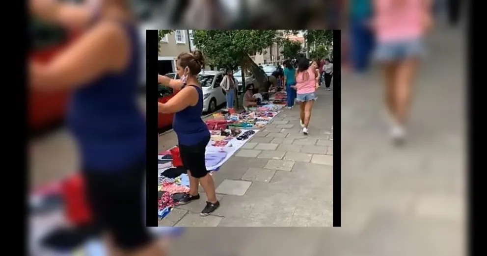Echaron a los manteros y vendedores ambulantes de Plaza Belgrano: dónde los ubicarán ahora