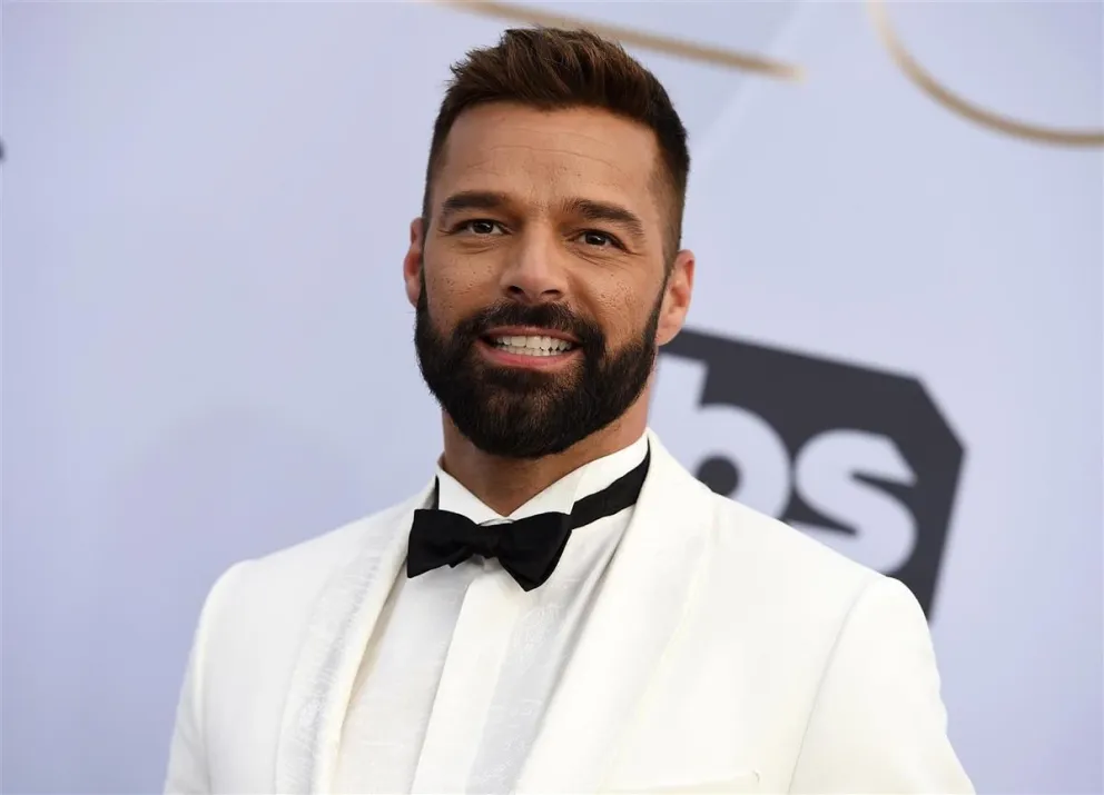 Ricky Martín optó por un excéntrico cambio de look que deslumbró a sus seguidores