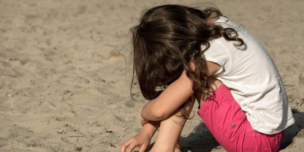 La locura de una madre: se iba de fiesta, su hija la molestó y le sacó los dientes
