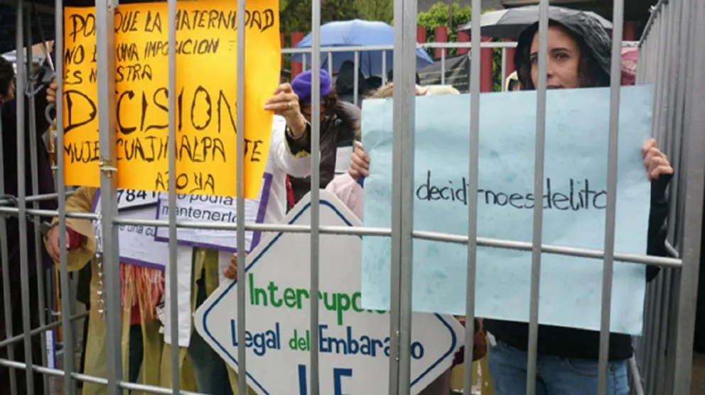 Pedirían la absolución de mujeres condenadas por abortar