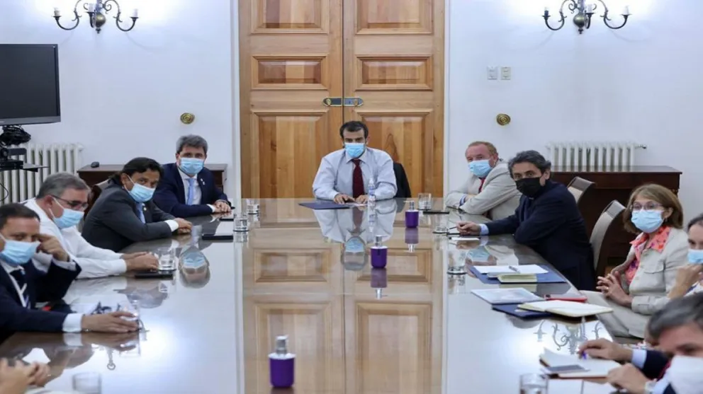 Gustavo Sáenz formó parte de un importante encuentro con el Ministro del Interior de Chile