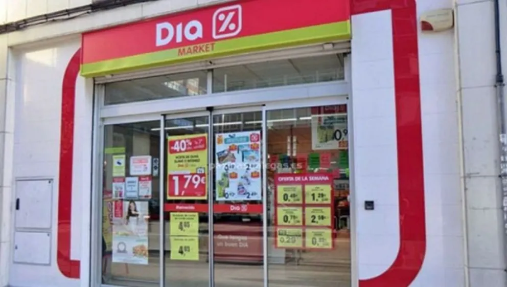 Supermercados Día lleva varios días cerrado y sus empleados temen perder sus trabajos 
