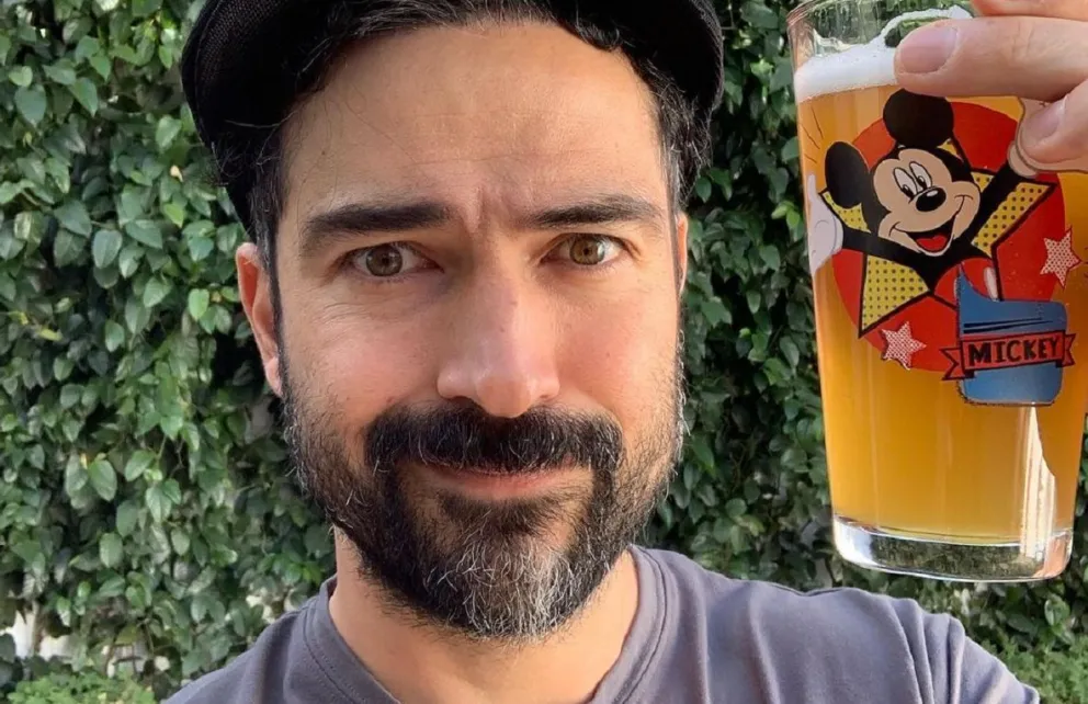 Alfonso Herrera dejó ver por primera vez el rostro de su bebé 