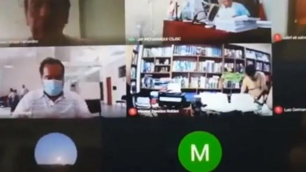 [VIDEO] Un abogado tuvo relaciones íntimas con su defendida en plena audiencia virtual