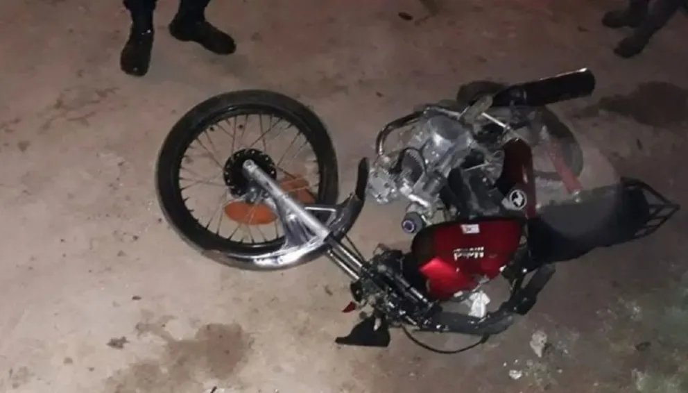 Ladrón robó una moto, chocó y murió: sus familiares incendiaron la pizzería de la víctima