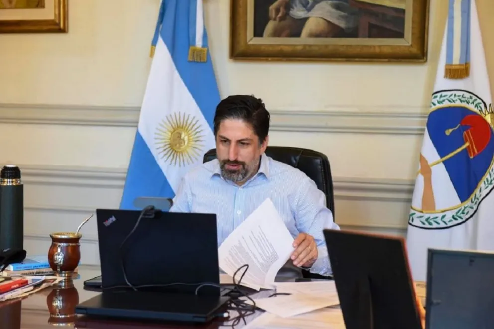 Clases a medias: Trotta confirmó que los alumnos irán "al menos" tres veces a la semana a la escuela