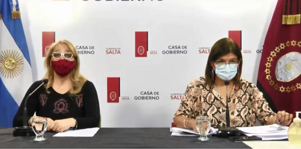 Analía Acevedo y Roxana Celeste Dib (Secretaria de Gestión Educativa). 