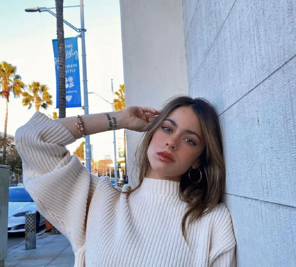 Tini Stoessel compartió un exclusivo vistazo desde el estudio de grabación y confesó extrañar a sus fans