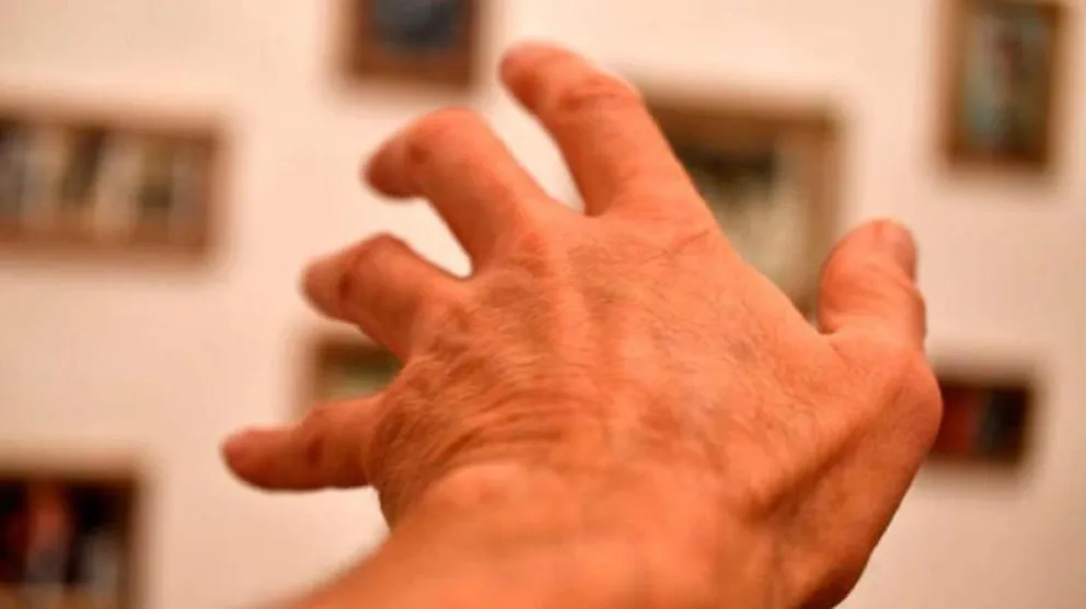 Anciano depravado asaltó a una mujer por atrás y la manoseó
