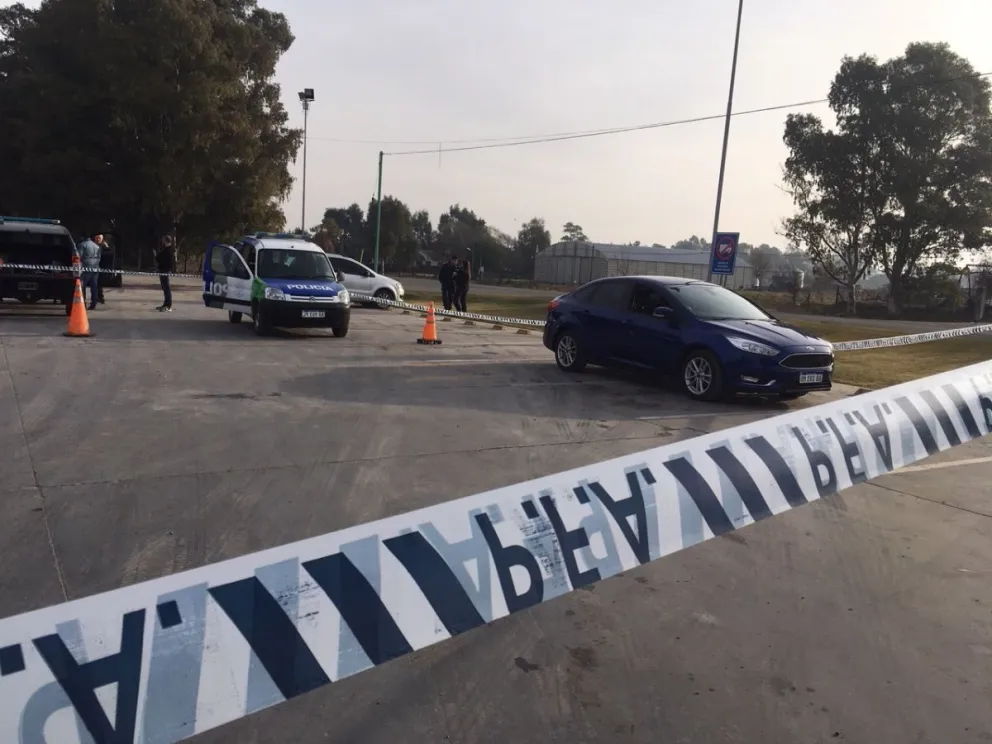 Persecución y terror: policía fue baleado por una banda de piratas del asfalto que desvalijaron un camión entero