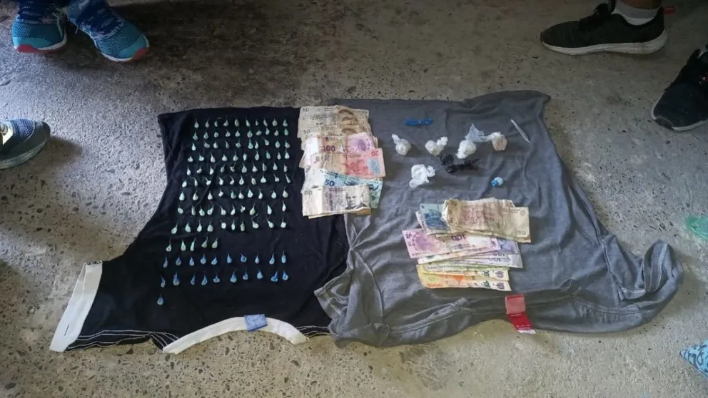 Desbarataron una "boca de expendio" de cocaína y marihuana y secuestraron más de mil dosis