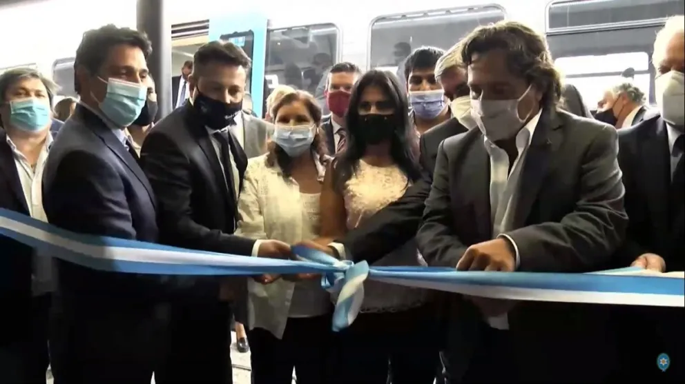 Gustavo Sáenz recibió el primer viaje del Tren Urbano que une a Salta con el Valle de Lerma