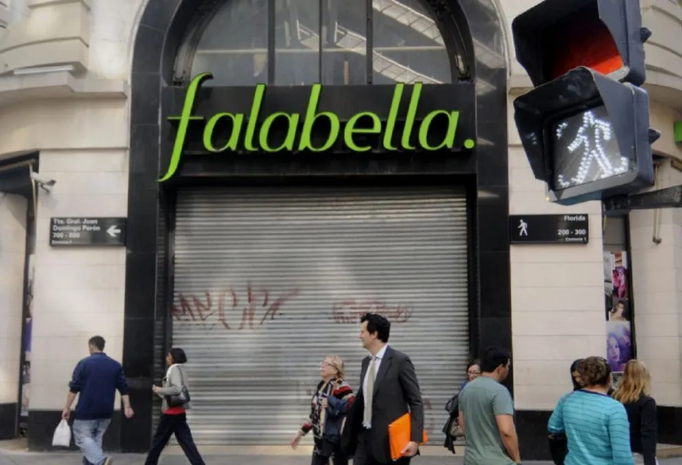 Falabella se va de Argentina: cómo y cuándo participar del remate de computadoras, televisores