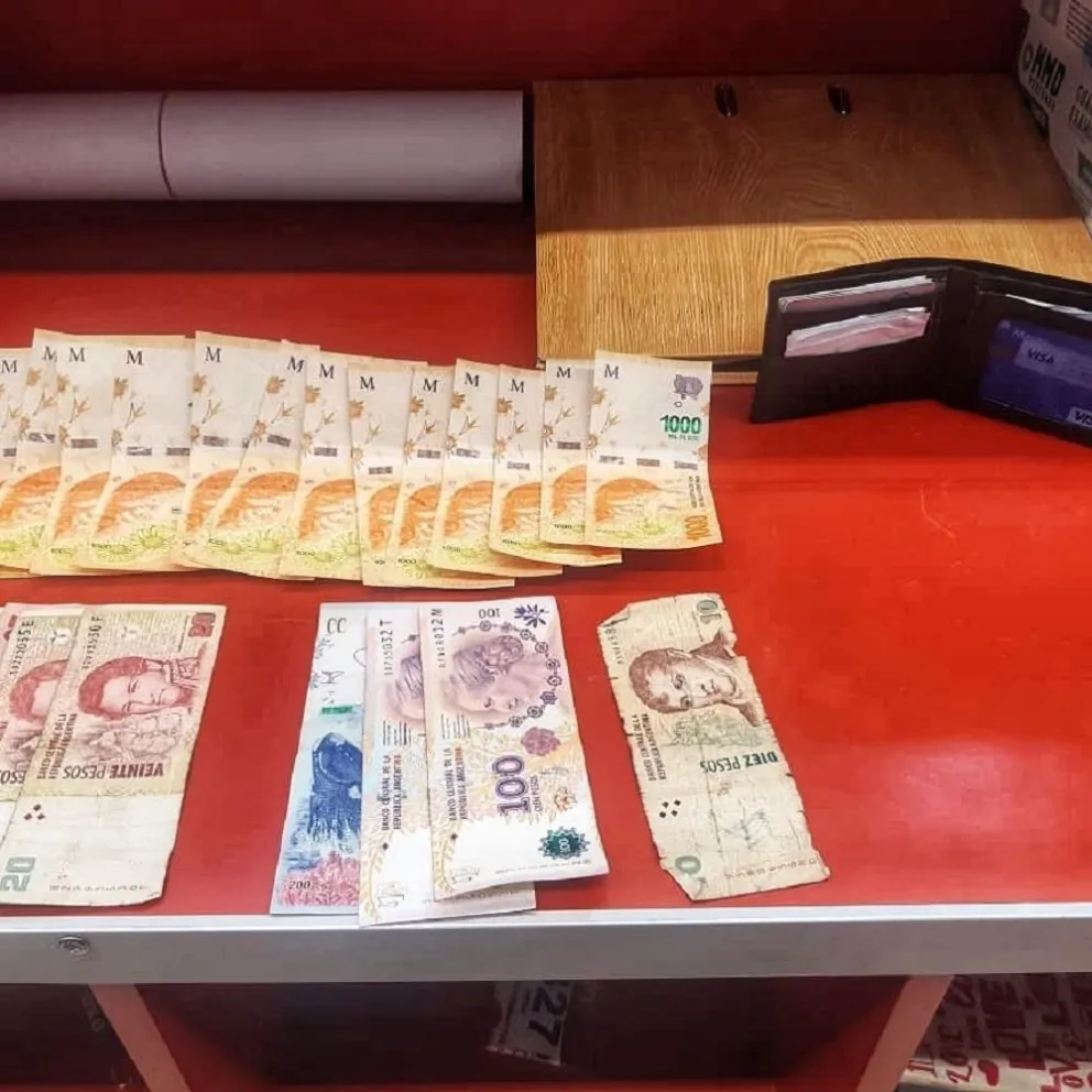 Encontró una billetera con más de 13 mil pesos y la devolvió: el noble gesto que se viralizó