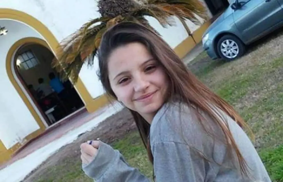 Escalofriante femicidio en Rojas: es policía y acribilló a puñaladas a su ex novia adolescente