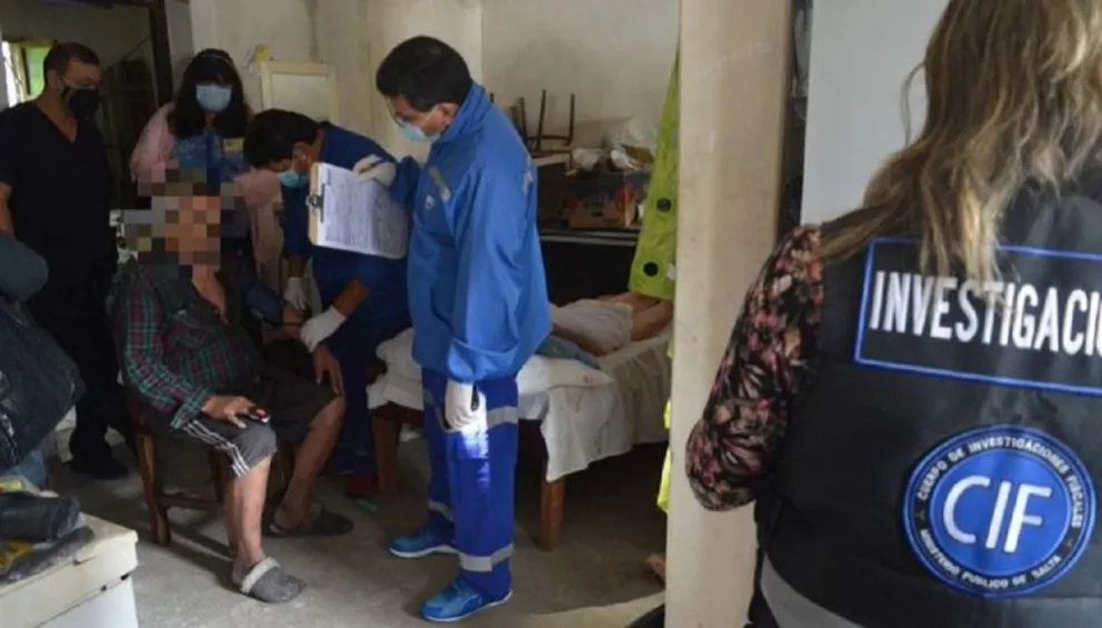 Dos adultos mayores fueron sometidos a condiciones inhumanas por la "novia" de uno de ellos