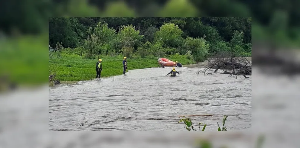 |URGENTE| Tensión y desesperación en el Río Arenales: buscan a un adolescente arrastrado por las aguas