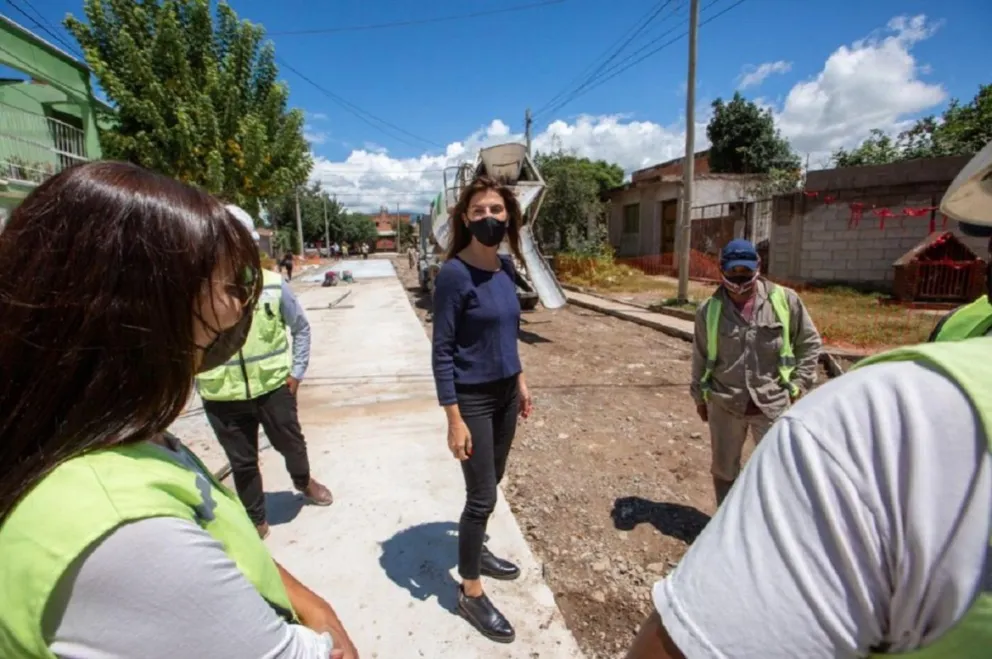 Bettina Romero sobre la pavimentación en los barrios: "Estamos erradicando las calles de tierra"