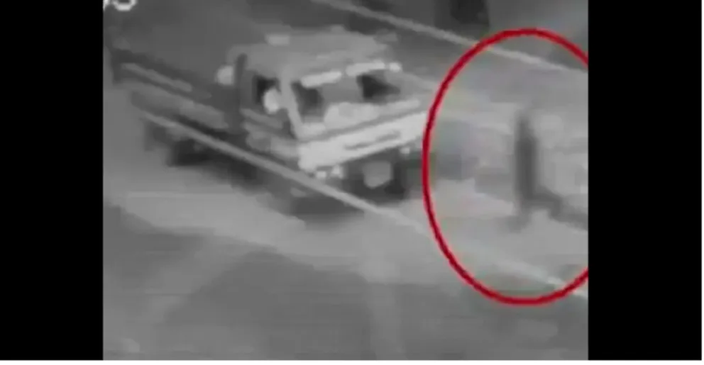 Espeluznante vídeo: Un fantasma recorre las calles y es captado por una ...
