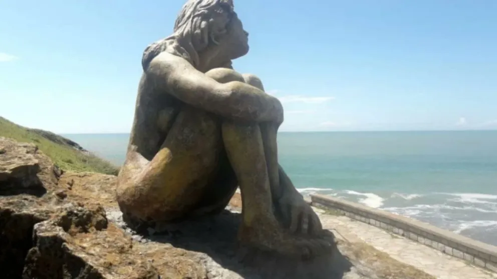 Escultura en Mar del Plata. Fuente: (Twitter)