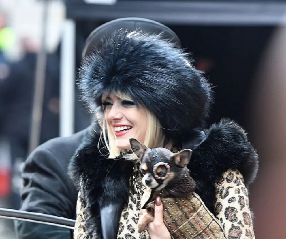 Sale a la luz una nueva imagen de Emma Stone como “Cruella” y se viene el tráiler oficial