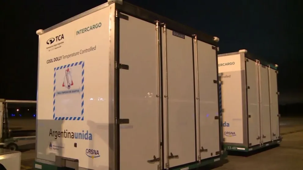 En medio de la madrugada, llegaron al país las primeras 580 mil dosis de la vacuna Covishield elaboradas en India