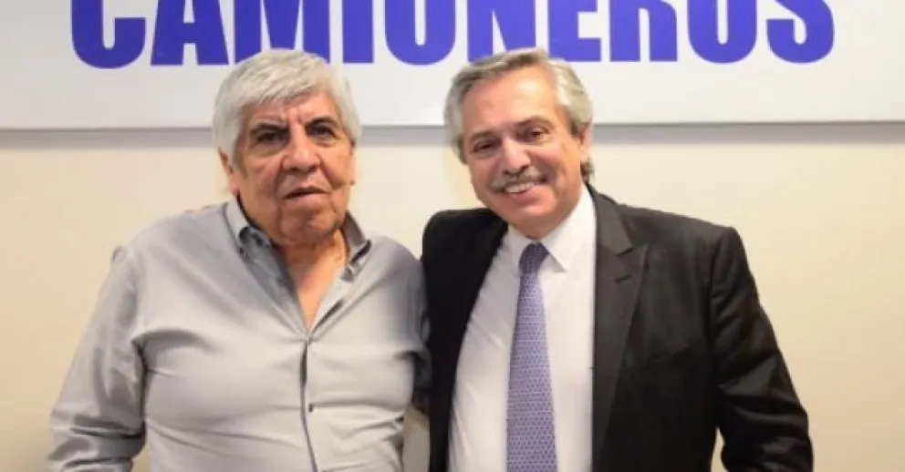 Hugo Moyano, su esposa y su hijo también habrían recibido la vacuna Sputnik V