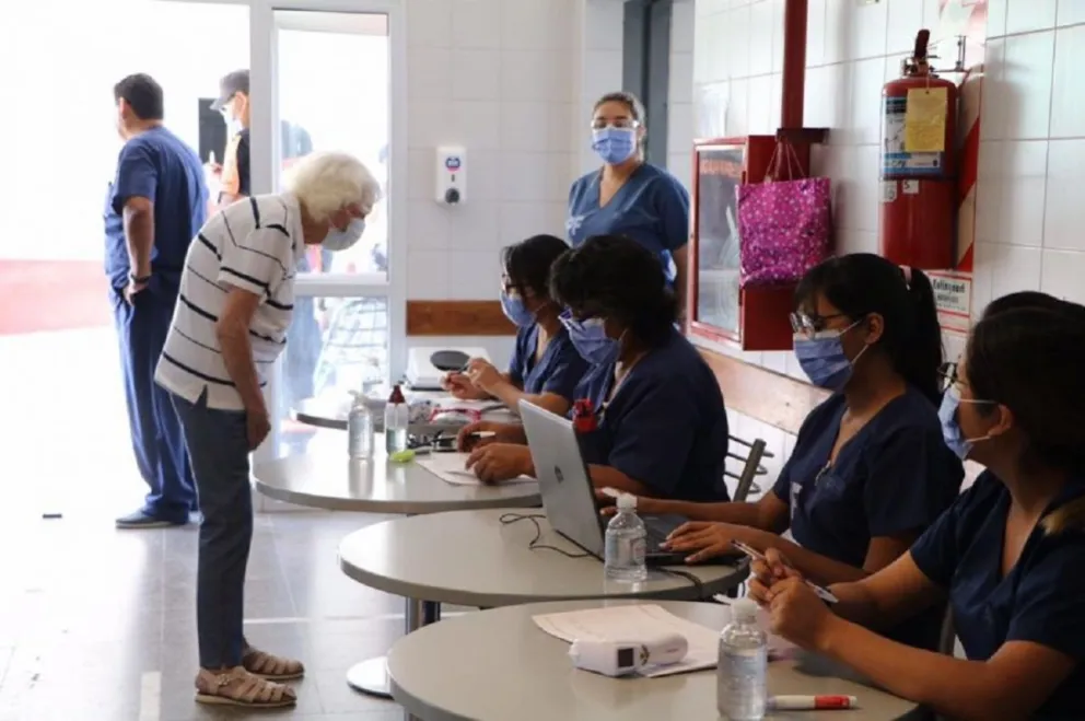 Lucha contra el COVID 19: en el Hospital Papa Francisco ya se vacuna a mayores de 70 años 