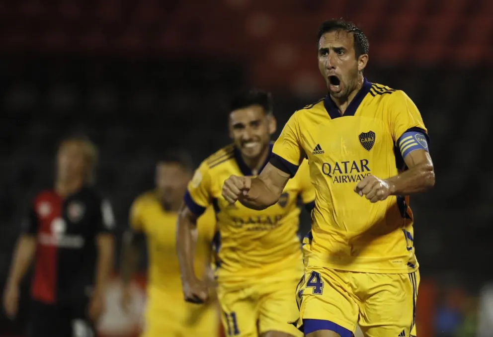 Boca se llevó los tres puntos de Rosario gracias a Carlos Izquierdoz