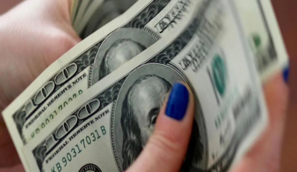 Vence el plazo: los requisitos claves para pedir el reintegro de AFIP por el impuesto al dólar