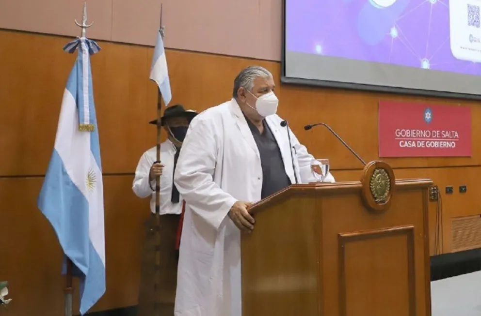 Ante las denuncias por irregularidades en la vacunación de adultos mayores, Juan José Esteban explicó la situación