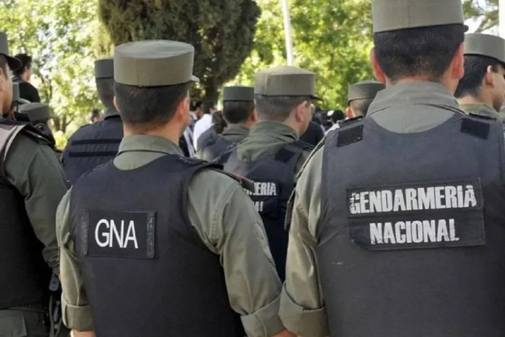 El peor Gendarme es salteño: golpeaba a cintazos a su esposa y la despertaba con baldes de agua