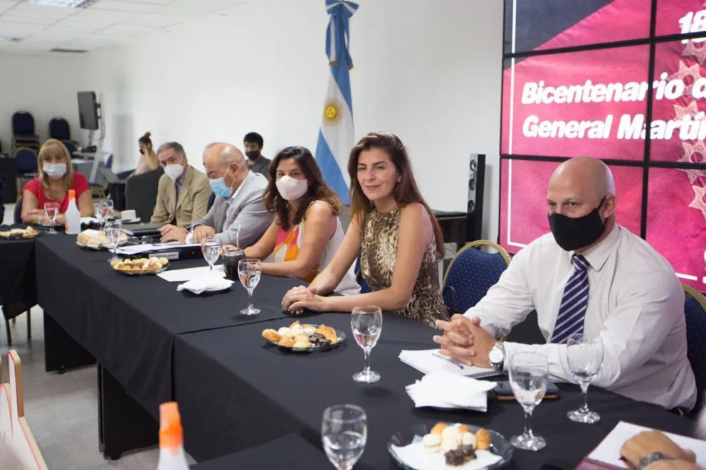 Bettina Romero mantuvo una importante reunión con los concejales capitalinos