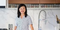 "Pasito a pasito": Karina Gao se mostró muy emocionada dando sus primeros pasos en el hospital
