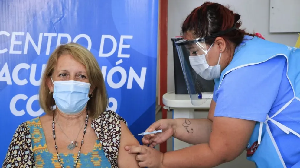 Llegan las vacunas para los docentes de Salta: te enseñamos cómo registrarte en el sistema para acceder a una dosis