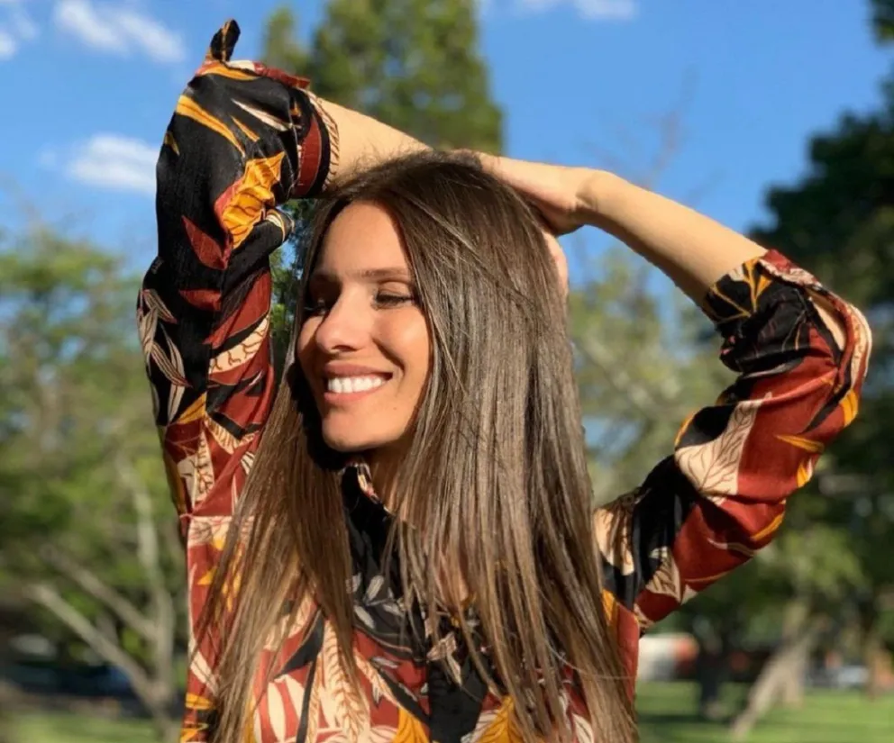 Pampita acumuló elogios al mostrarse con su pancita y mate en manos