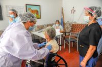 Vacunas para mayores de 70 en Salta: confirman cuándo habilitarán el 148 para pedir un nuevo turno