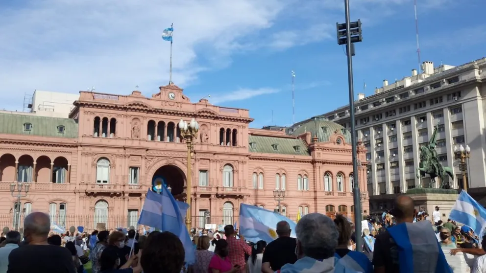 Tras el escándalo por el “Vacunatorio VIP”, comenzaron las movilizaciones en diferentes puntos del país