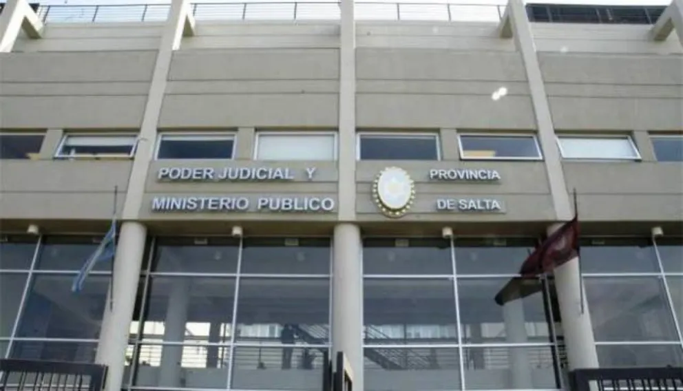 Violento incidente en Ciudad Judicial: un hombre atacó a otro en uno de los pasillos