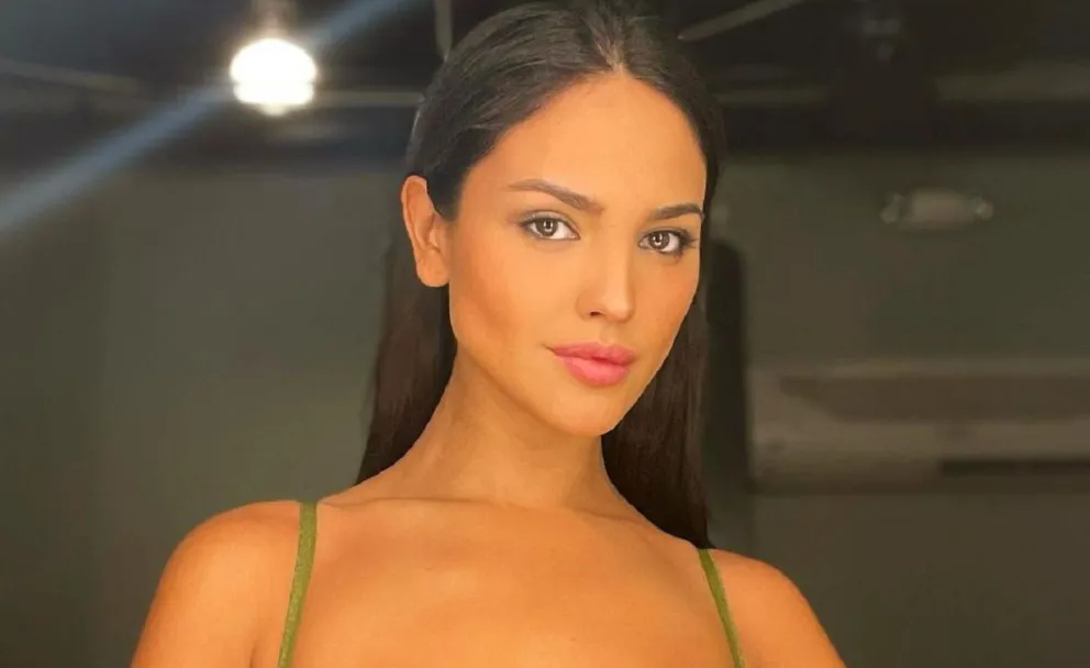 Eiza González en los Golden Globes