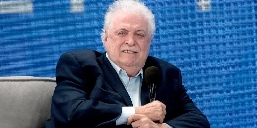 En medio de las restricciones, Ginés González García llegó al país y fue increpado